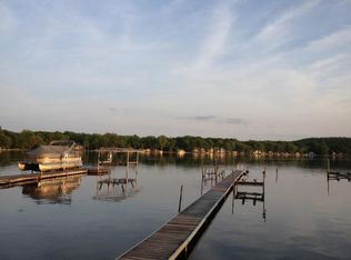 11757 Forest Dr, Pinckney, MI 48169