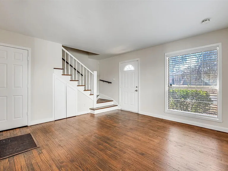 304 & 306 N Montreal Ave — Photo 3