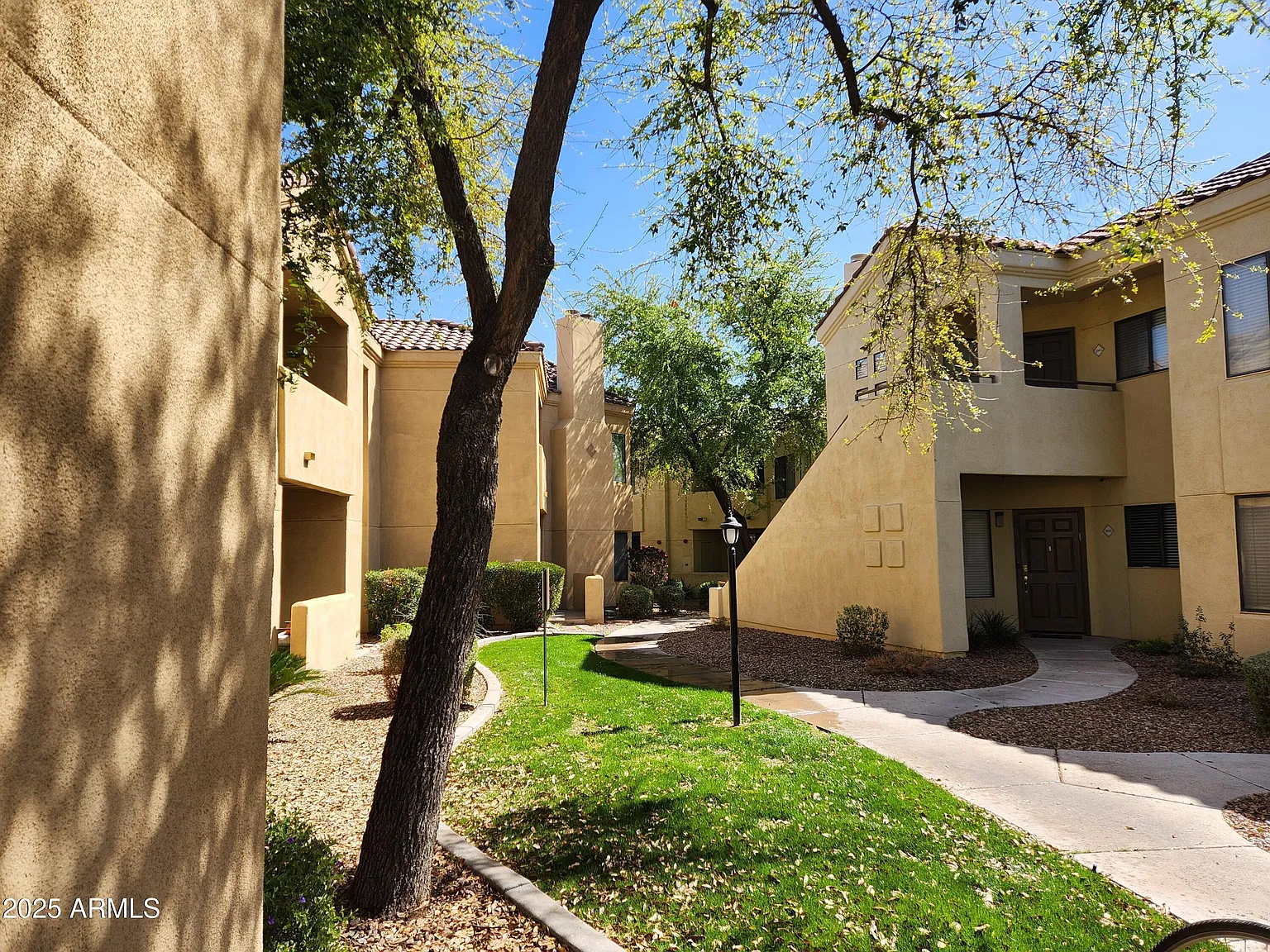 2 bed, 2.0 bath, 1073 sqft, $1,750 — Photo 1
