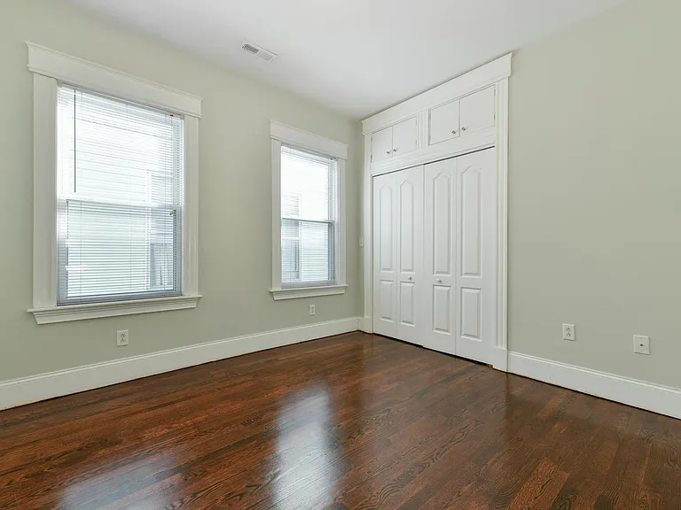 629 E 6th St #3 — Photo 13