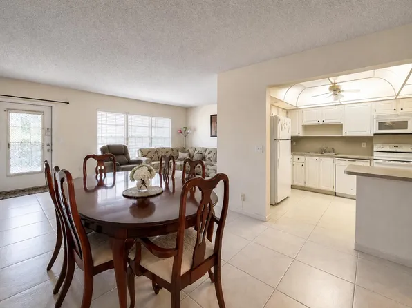 307 Greenbrier B, West Palm Beach, FL 33417