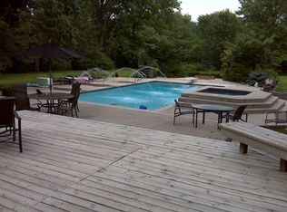 1945 Quarton Rd, Bloomfield Hills, MI 48301