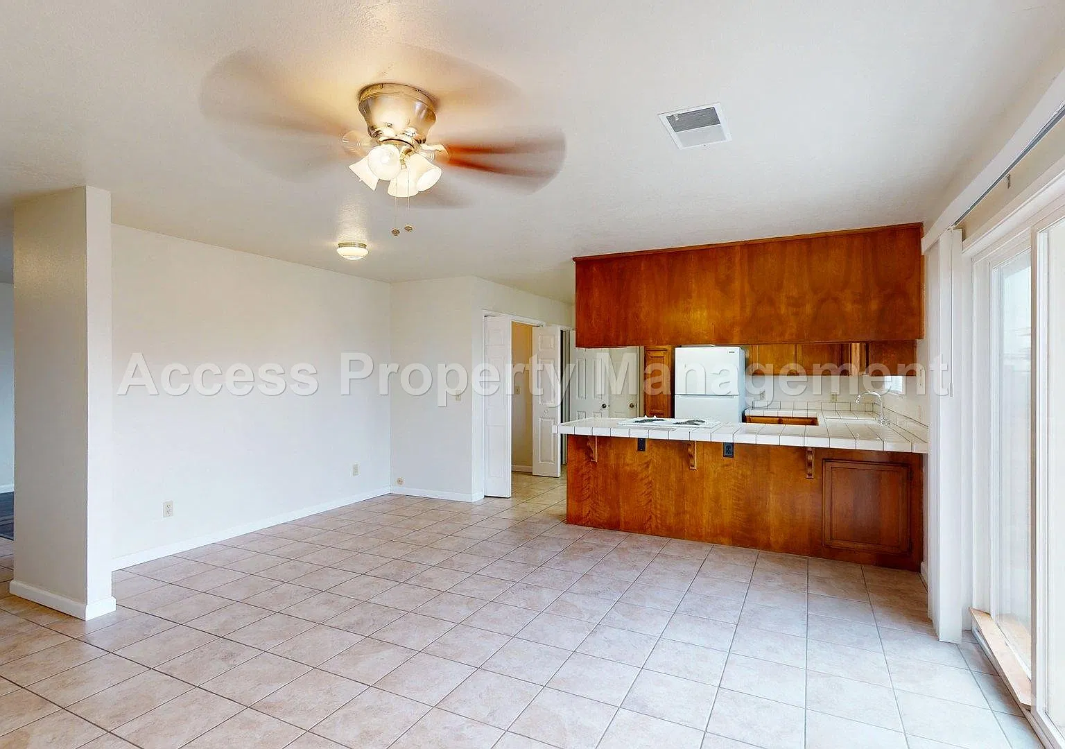3 bed, 1760 sqft, $2,375 — Photo 3