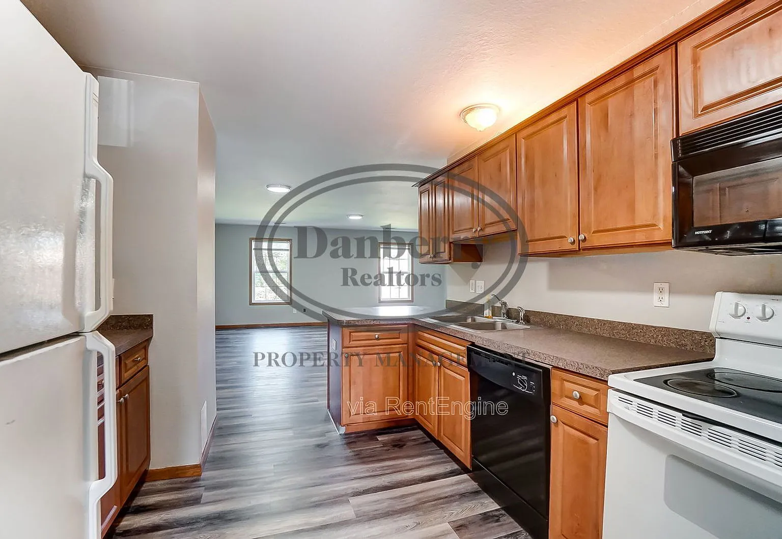 6 bed, 3.5 bath, 2500 sqft, $2,700 — Photo 4