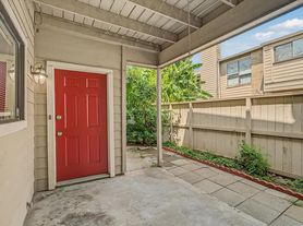 9552 Windswept Ln, Houston, TX