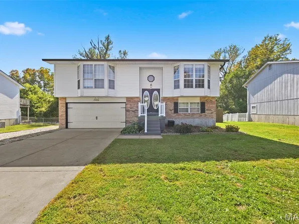 2466 Lombard Ln, Imperial, MO 63052
