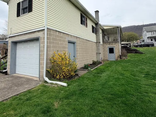 217 Oak St, Lykens, PA 17048