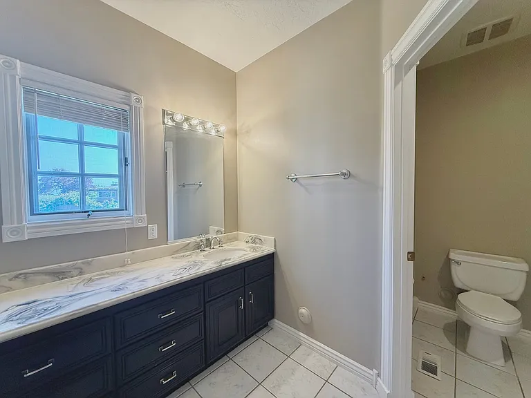 825 N Capitol Blvd — Photo 74