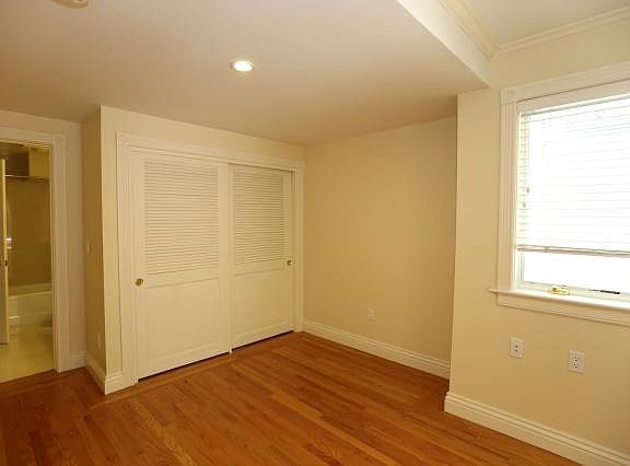 4th image of 713 Lake St