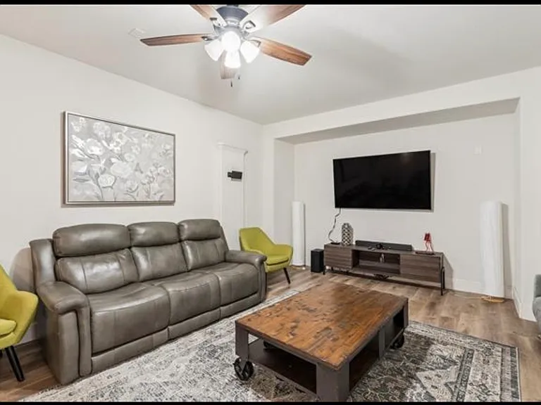 329 Hitch Wagon Dr — Photo 3