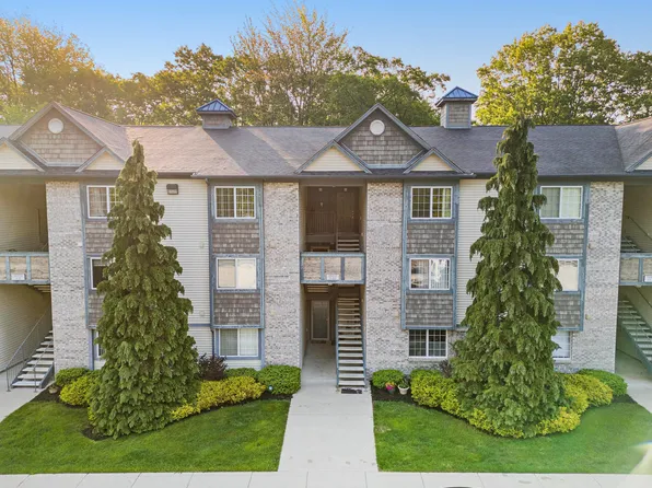 18372 N Ridge Ct APT 12, Spring Lake, MI 49456