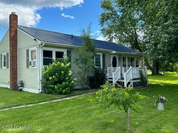 43 Dubois Rd, Champlain, NY 12919