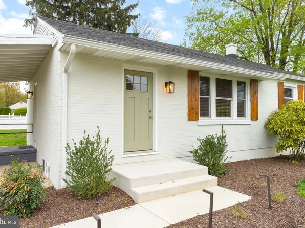 47 Park Circle Dr, Lancaster, PA 17603