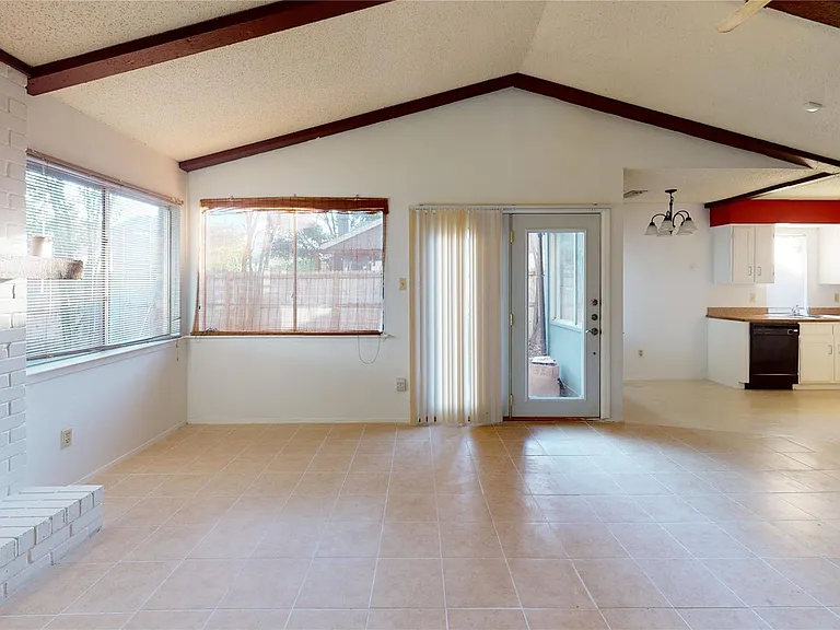 1804 Windsong Trl — Photo 3
