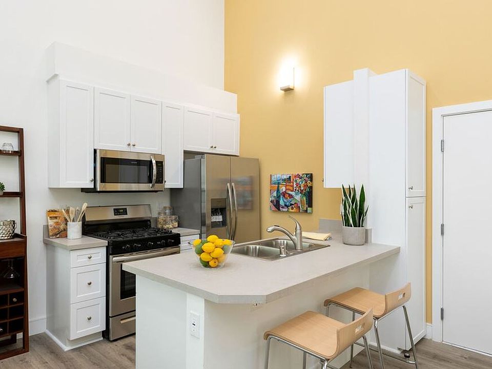 1st image of 720 S Kingsley Dr #204
