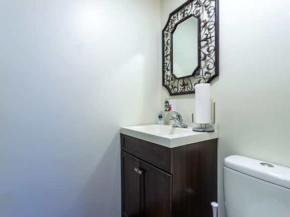 5th image of 880 Stone Ridge Pl