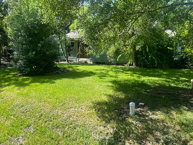 1910 Oaklawn Dr — Photo 4