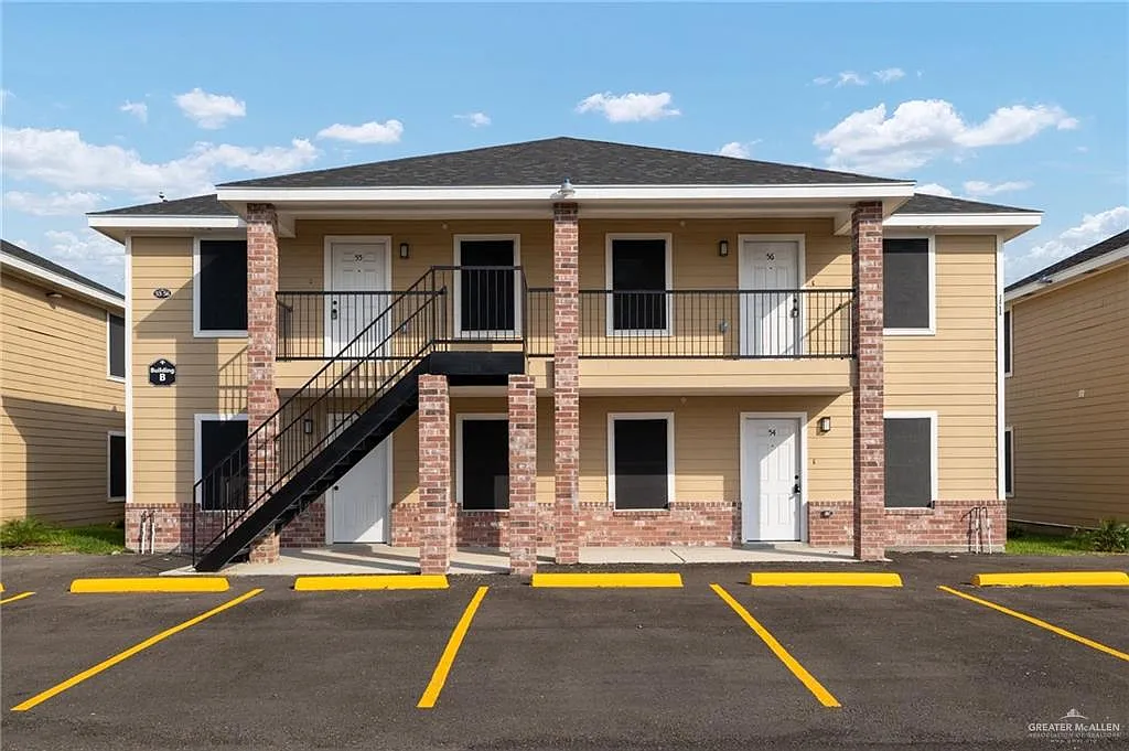 2 bed, 1.0 bath, 750 sqft, $799 — Photo 1