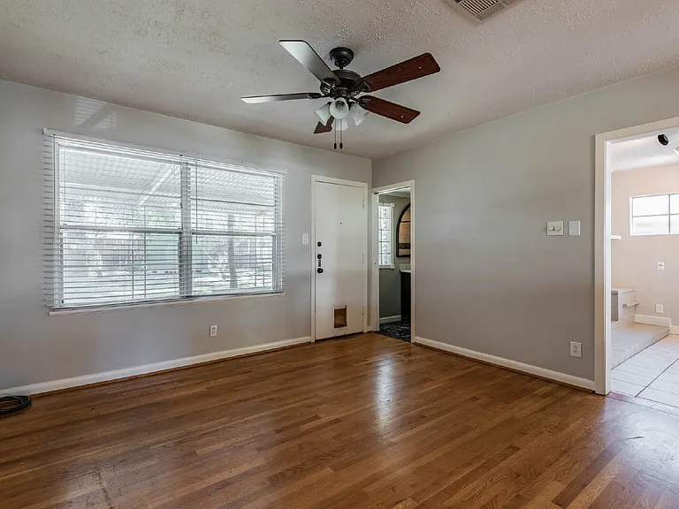 1439 Richelieu Ln — Photo 3