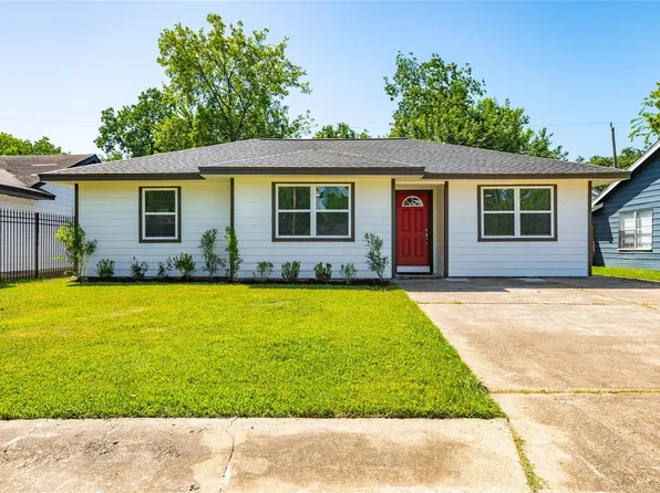 2410 Huntington Dr, Pasadena, TX 77506