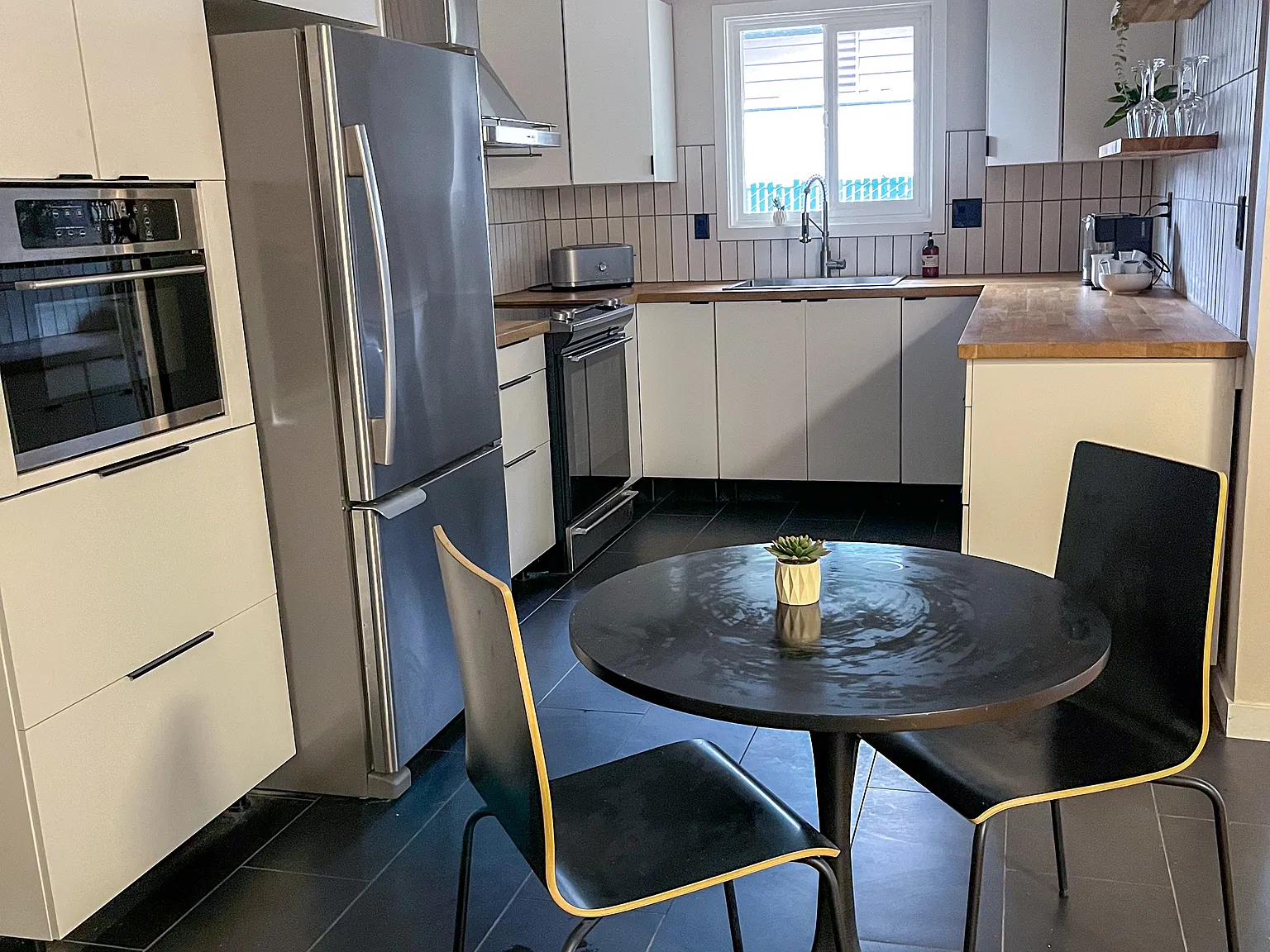 3 bed, 1134 sqft, $3,495 — Photo 4