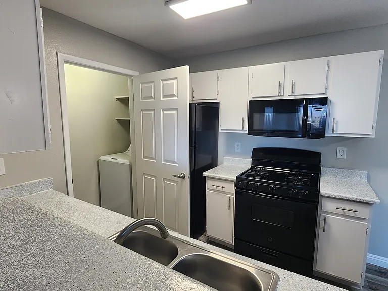 Alterra Apartments — Photo 22