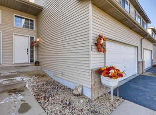 30 Pine Pl, Farmington, MN 55024