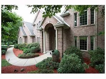 107 Greenbriar Dr photo 1