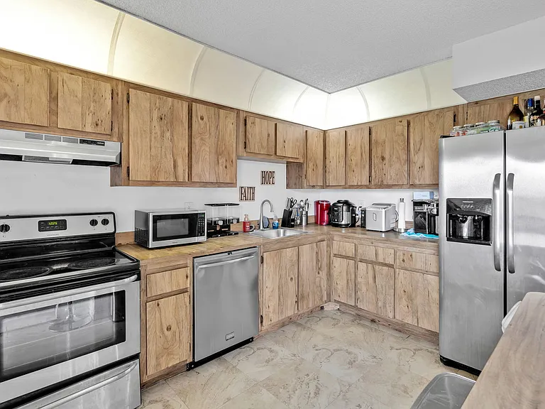 17000 NW 67th Ave #325 — Photo 7