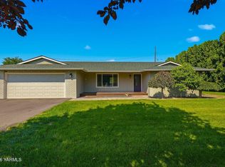 30 Rolling Hills Dr, Yakima, WA 98908