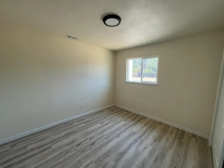 3021 Farris Ave — Photo 5
