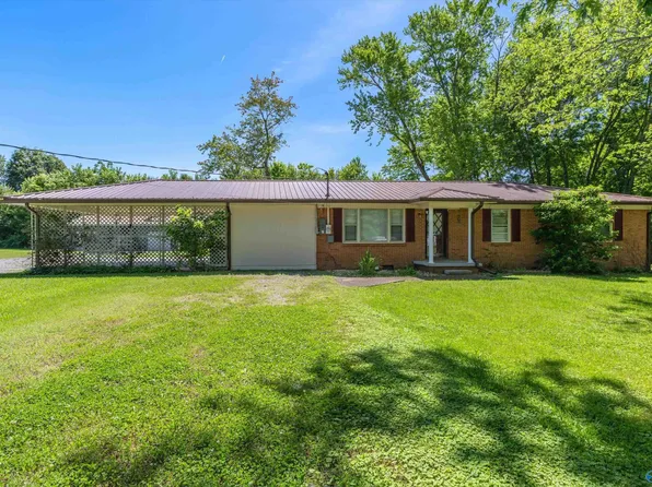 1869 Carter Grove Rd, Hazel Green, AL 35750