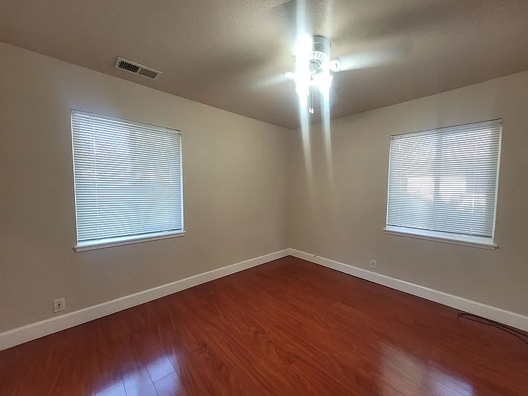 1908 Hackett Ave — Photo 21