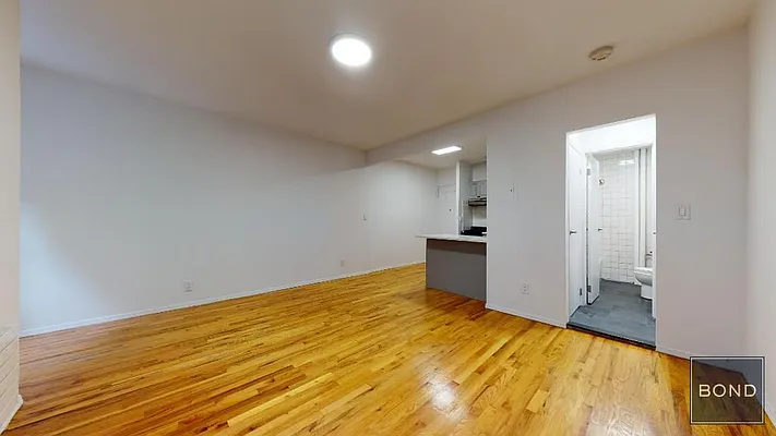 Rented by Bond New York | media 8