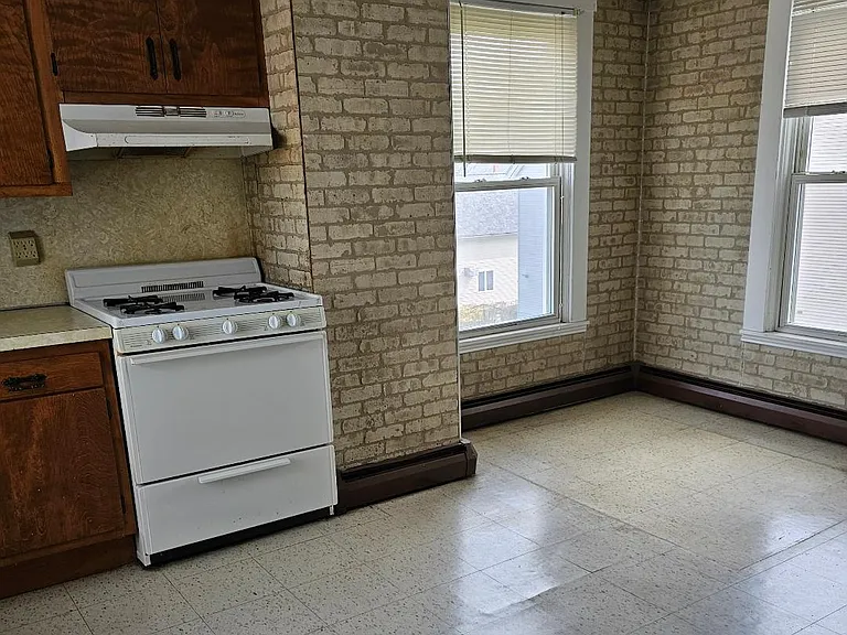 145 Grove St #2 — Photo 6