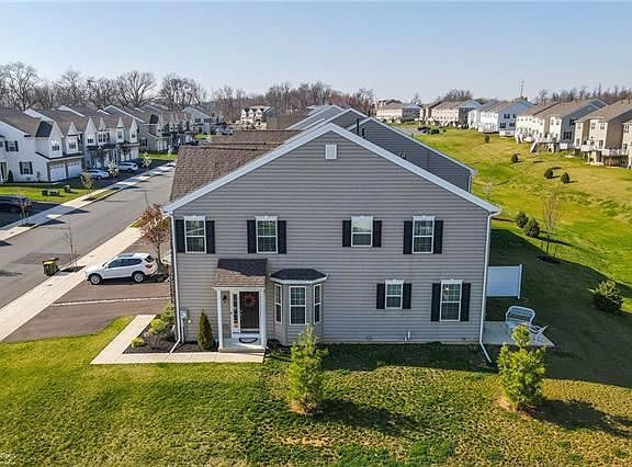 4th image of 333 Redclover Ln