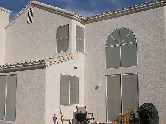 Sunscreens, Large backyard