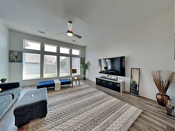 5th image of 2813 Quill Ln
