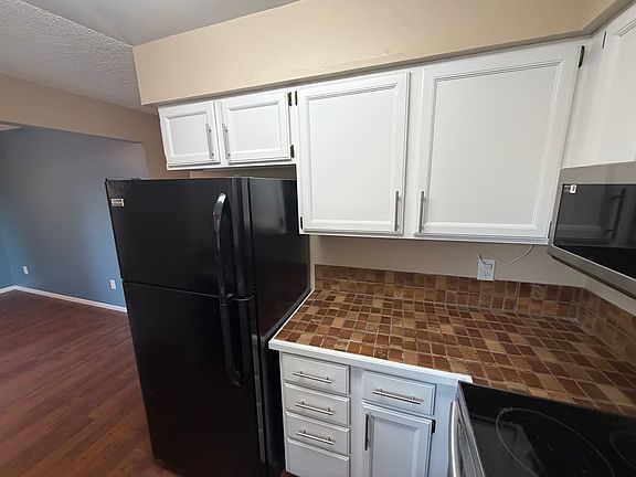 4th image of 1559 Peacock Pl