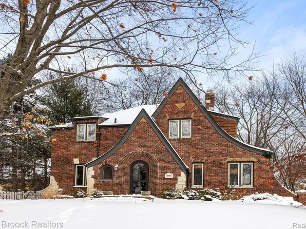 26668 Huntington Rd, Huntington Woods, MI 48070
