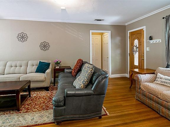 3rd image of 4320 Curzon Ave