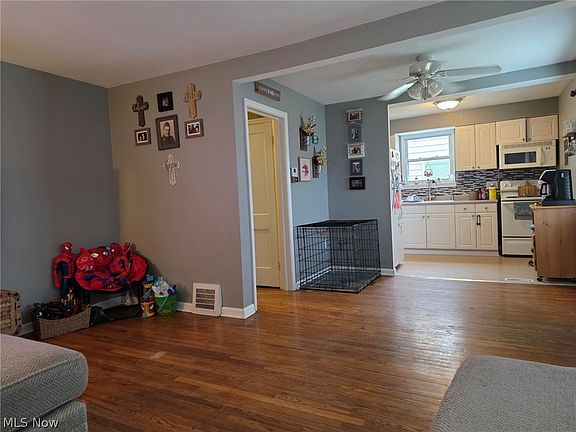 4th image of 29520 Bruce Dr