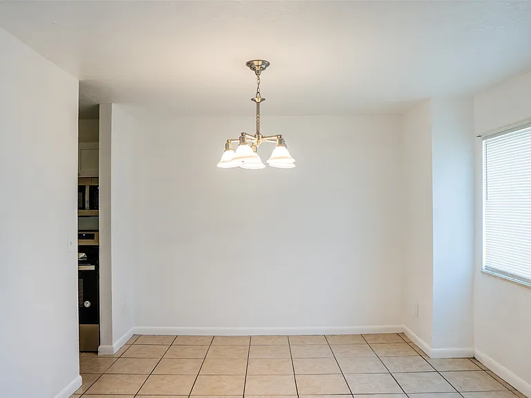 2323 Huntington Green Ct — Photo 5