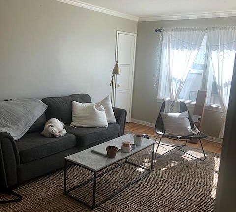 2nd image of 4458 Linden Ave APT 3