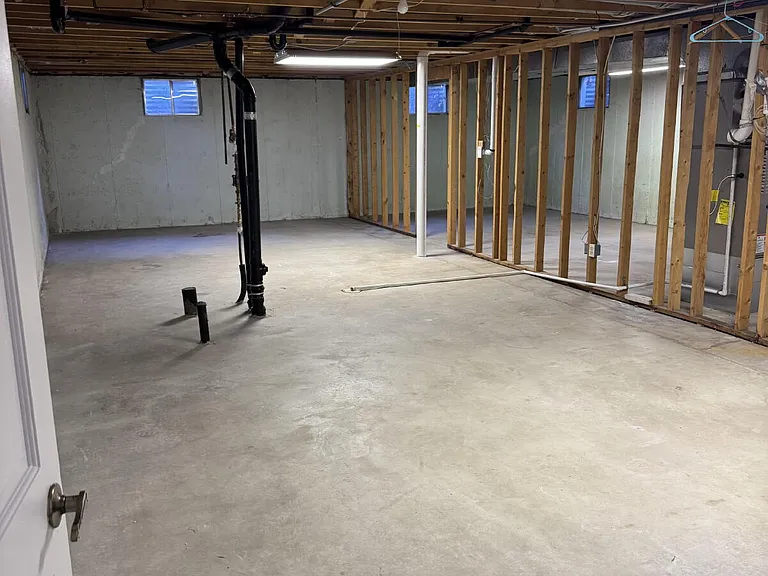 2336 Smith Ct — Photo 11
