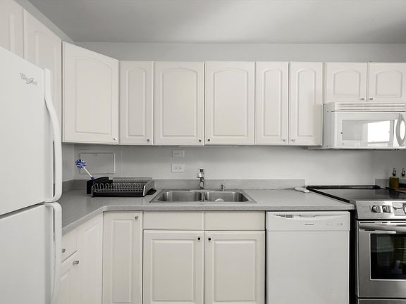4th image of 3900 N Lake Shore Dr APT 16D