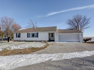 5 Warren Ct, Warrensburg, IL 62573