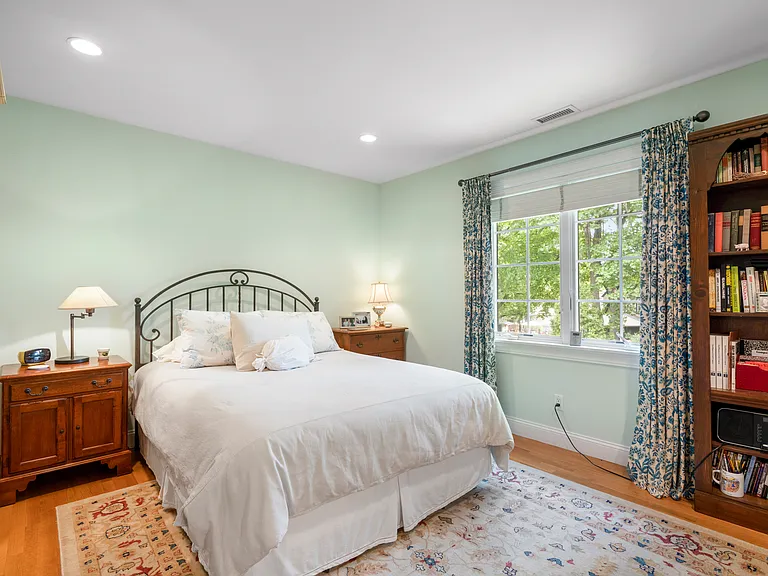 525 Carroll Ave — Photo 21
