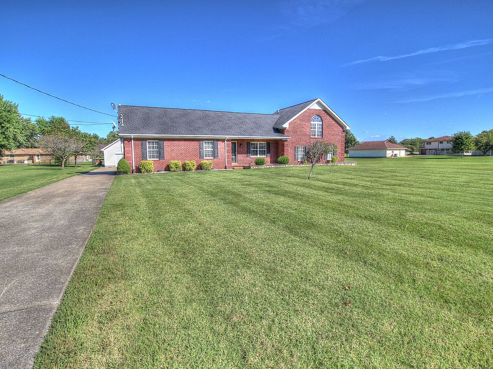 1st image of 120 Lakewood Cir