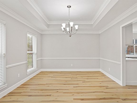 5th image of 2022 Hillside Oak Ln